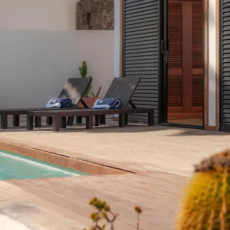 Canaryislandshost L Pausa Costa Teguise