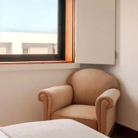 Canaryislandshost L Pausa *